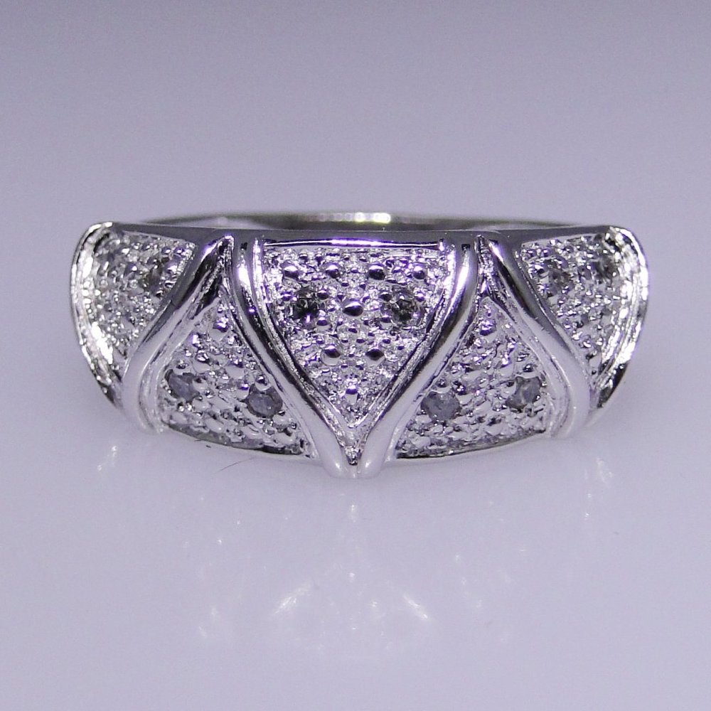 NWOT sterling silver ring with small diamonds sz:7